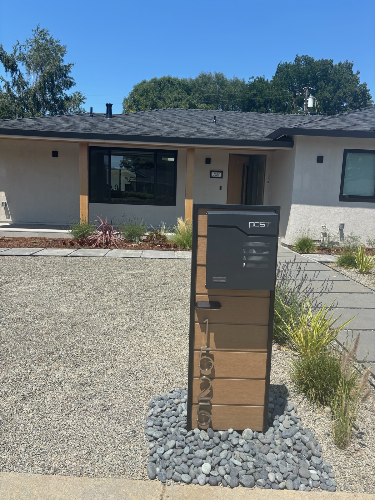 A custom mailbox finished in a community palette color at the curb of a Broward County home