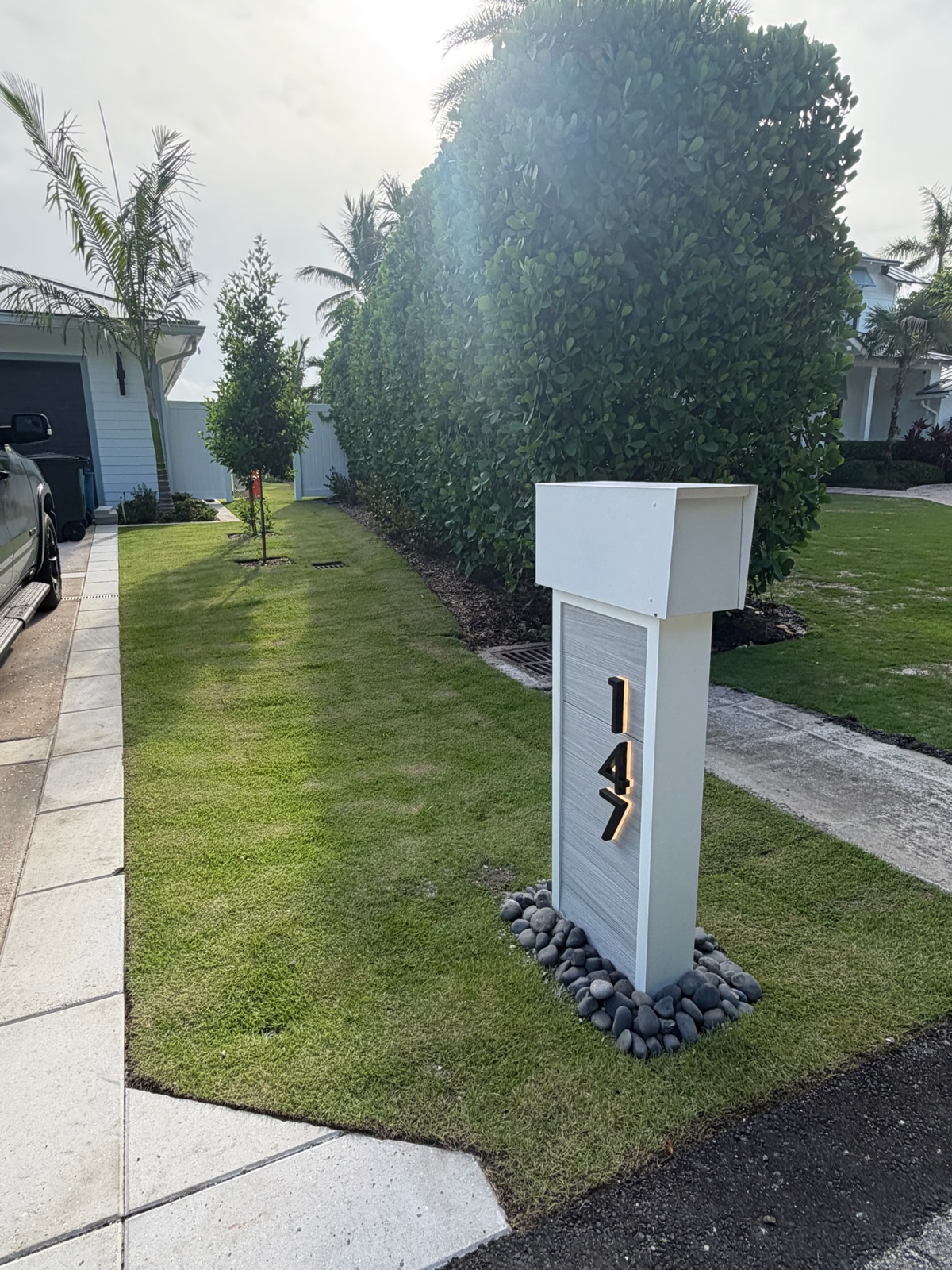 A black Slatline aluminum mailbox with a clean modern profile suited to contemporary Los Angeles architecture
